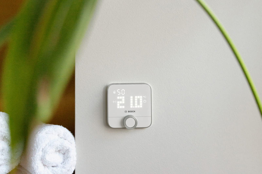 Bosch Smart Home Raumthermostat II für kabelgebundene Heizsysteme, 230 V, kompatibel mit Google Assistant und Alexa