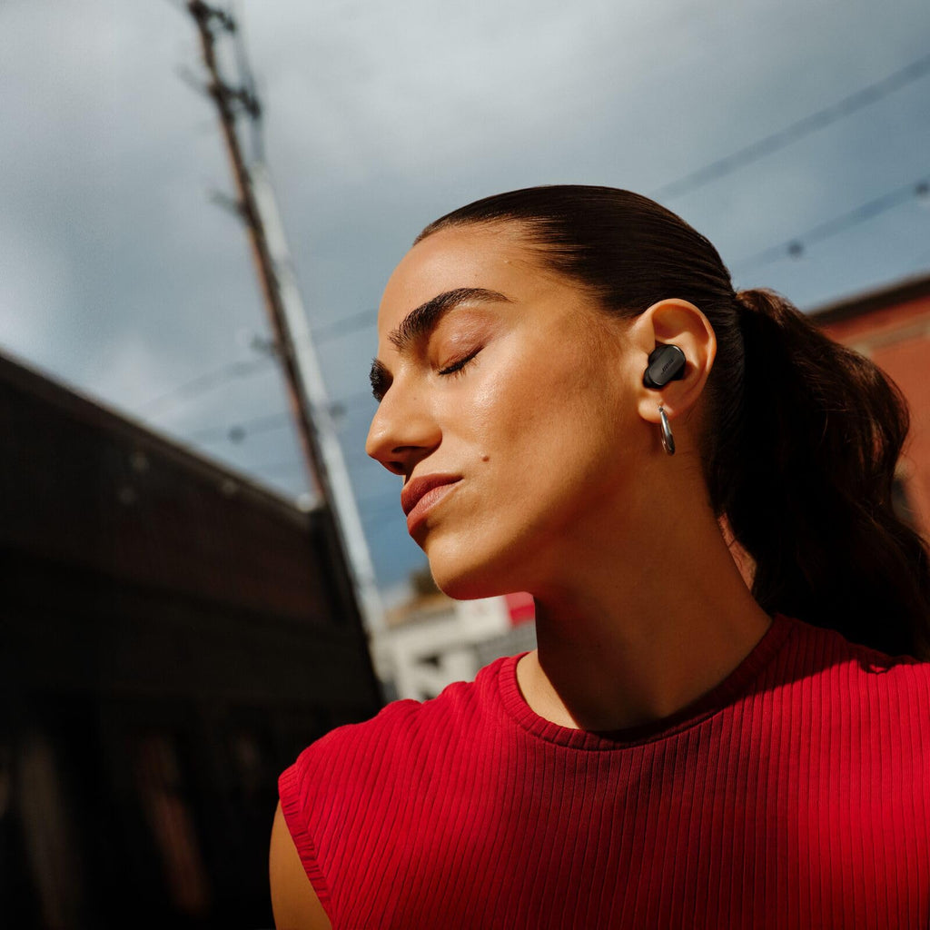 Bose QuietComfort Ultra Bluetooth Earbuds (2. Generation) Kabellose Noise-Cancelling-Ohrhörer, bis zu 6 Stunden Akkulaufzeit, IPX4-Schutz, 360-Grad-Sound, tiefer Bass, Farbe: Schwarz.
