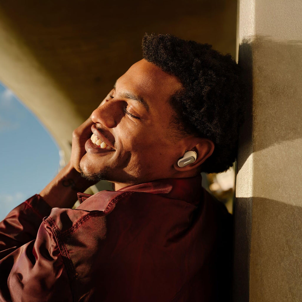 Bose QuietComfort Ultra Bluetooth Earbuds (2. Generation) Kabellose Noise-Cancelling-Ohrhörer, bis zu 6 Stunden Akkulaufzeit, IPX4-Schutz, 360-Grad-Sound, tiefer Bass, Farbe: Schwarz.